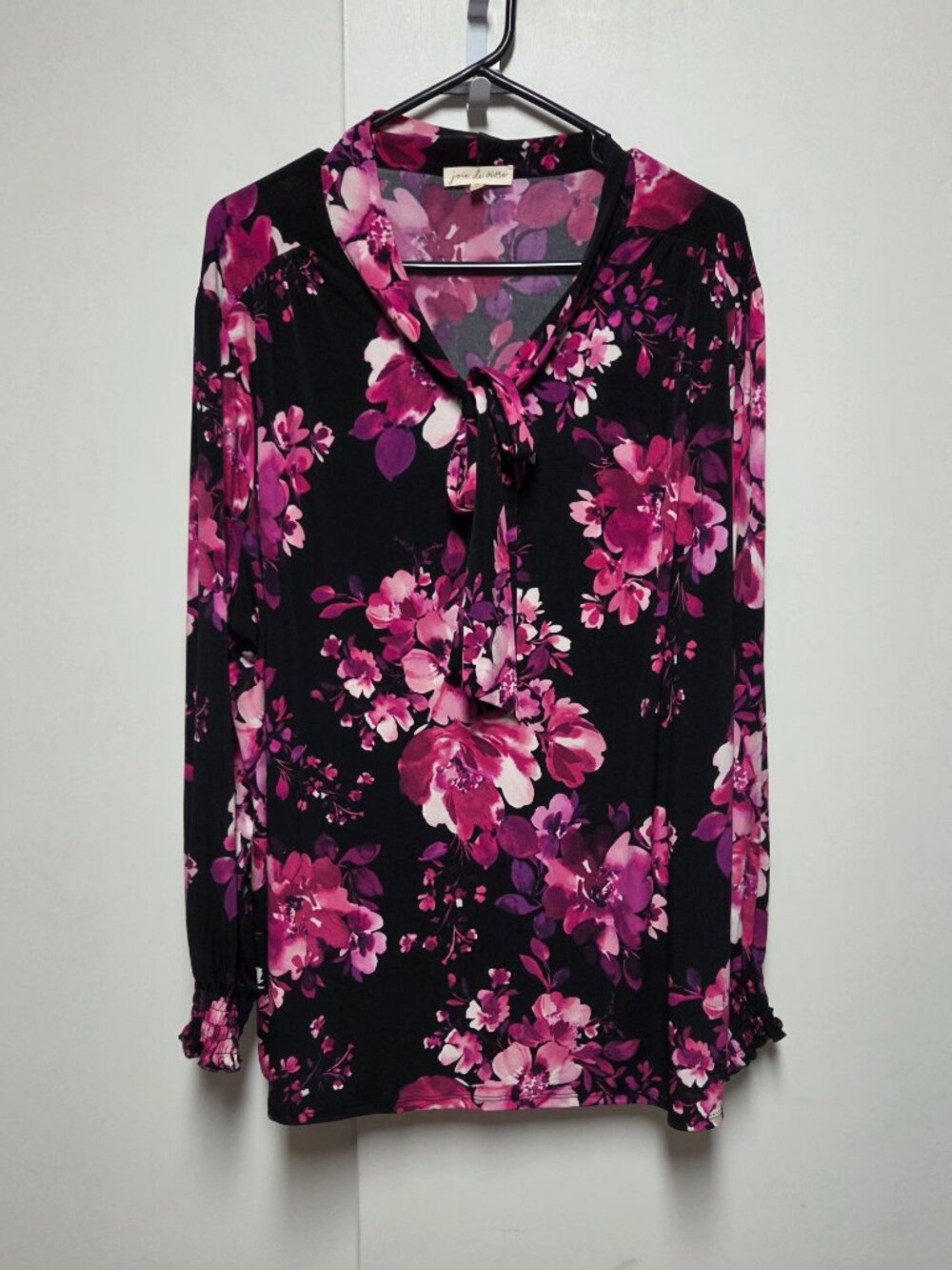 Long sleeve flowerful top